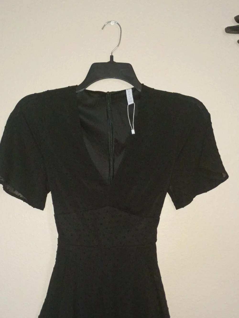 Amisu V-neck black smock dress with ruffled tiers - Picture 3 of 4